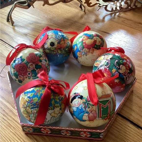 Mary Engelbreit🌺 Kurt S Adler Christmas Ornament Set. - Picture 3 of 16